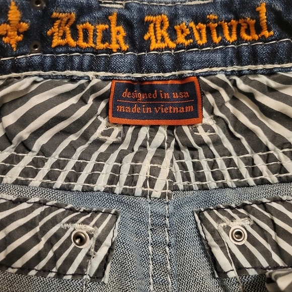 ROCK REVIVAL Arona Easy Crop Swarovski Embellished Pocket Distressed Jeans NWOT - Picture 8 of 13